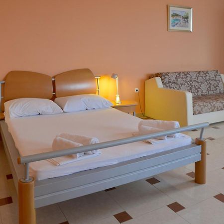 Oasis Blue Appartement Primošten Buitenkant foto